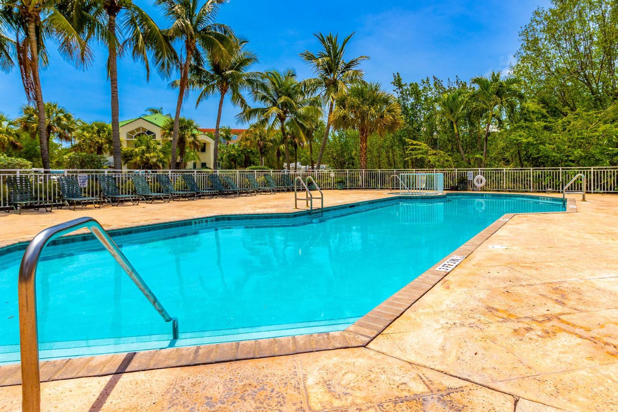 Sunrise Suites Big Kahuna Suite #202 Key West Room photo